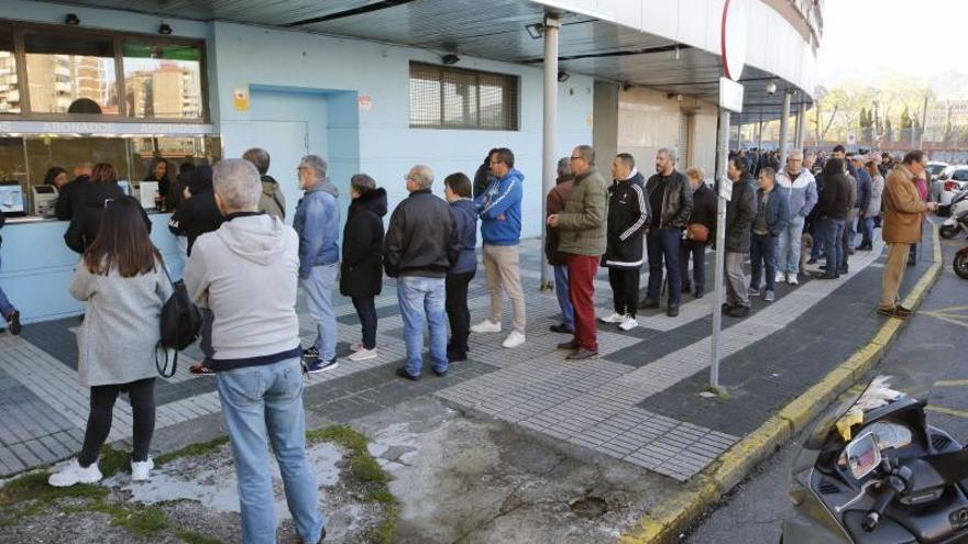 Imagen de las colas del jueves en Balaídos.