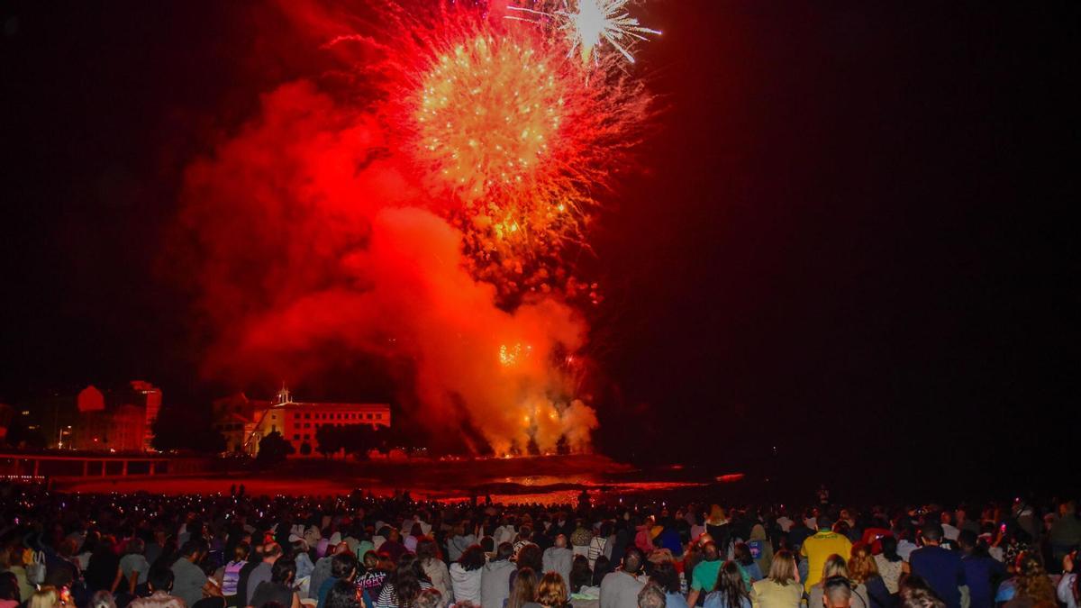 La Batalla Naval volverá a iluminar la noche de A Coruña con 20 minutos de fuegos artificiales: fecha, horario, lugares y cortes de tráfico