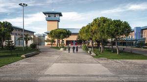 Quatre funcionaris ferits al sufocar un intent de motí a la presó de Palma