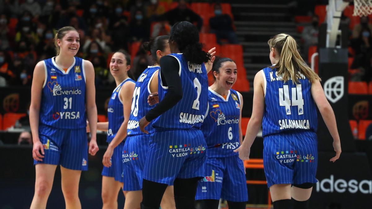 Celebración de las jugadoras del Perfumerías Avenida tras ganar su semifinal