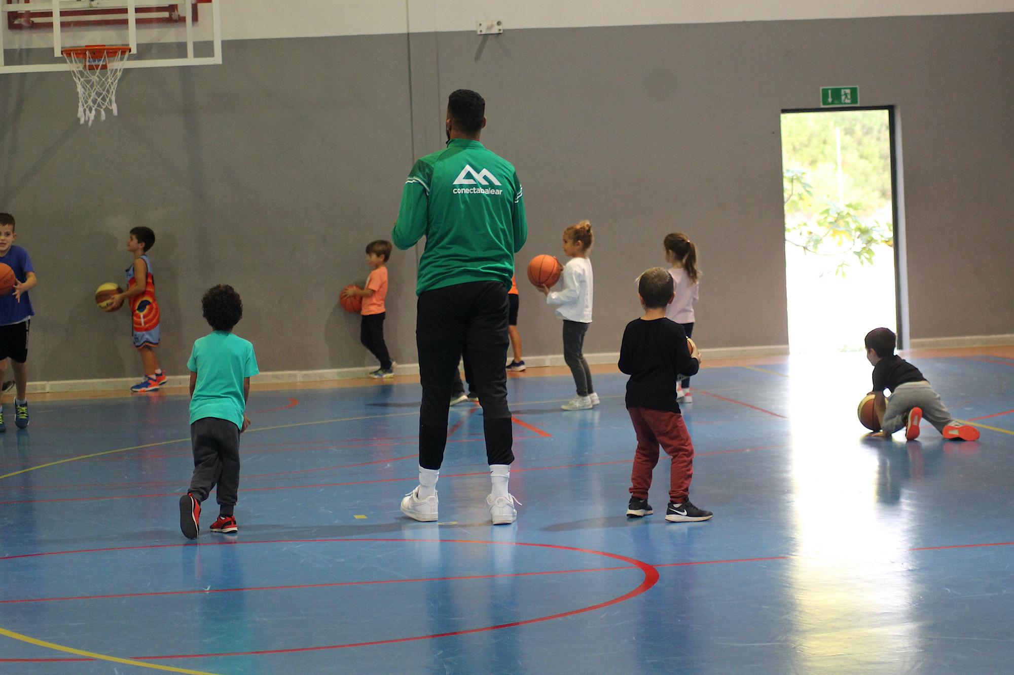 Tomàs, Ruesga y Mendy visitan al futuro del Imprenta Bahía San Agustín