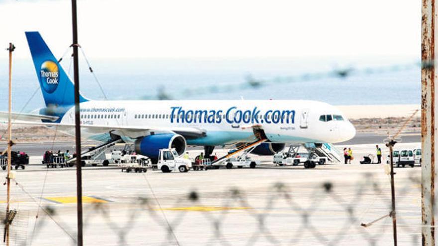 Avión de la compañía Thomas Cook en donde tuvo lugar la falsa alarma de bomba.