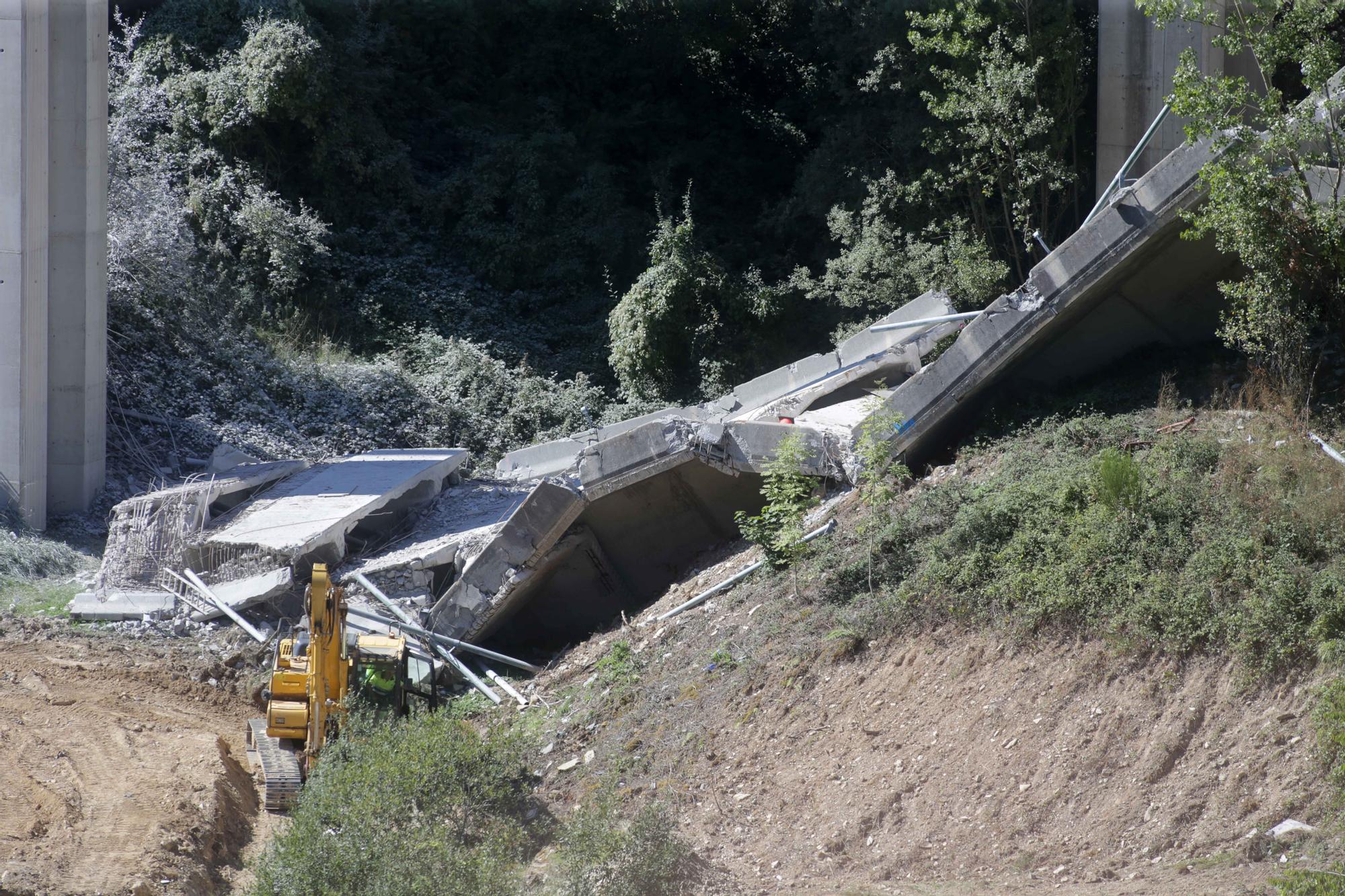 Arrancan las obras para el desmontaje de las pilas del viaducto de O Castro