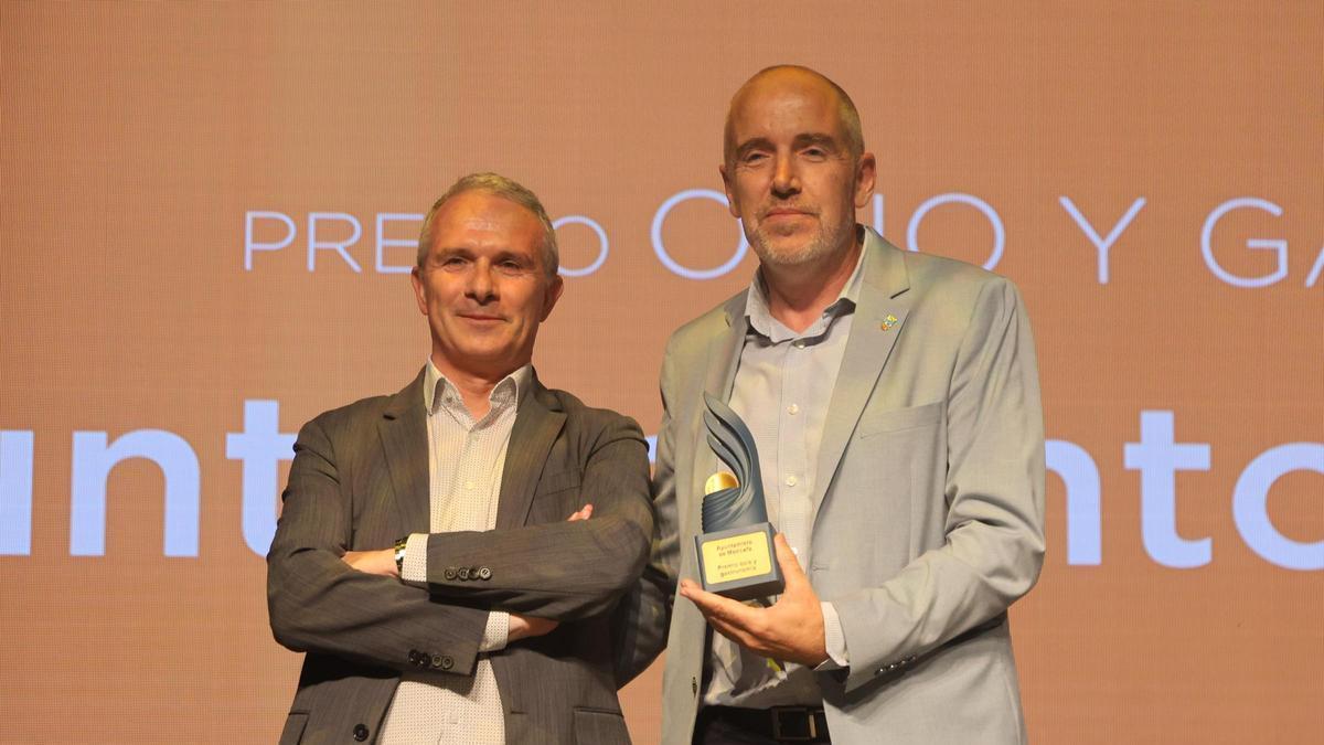 Ignacio Gurrea, director de Negocio de Cajamar en Valencia y Wenceslao Alós, alcalde de Moncofa.