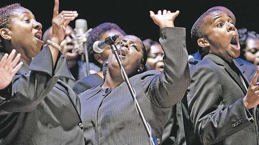 Algunos de los integrantes del South Carolina Gospel Chorale, en una de sus actuaciones.