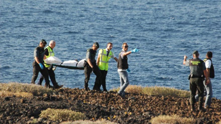 Traslado de un vecino de Gáldar fallecido en la costa de Arucas en abril. | lp / dlp