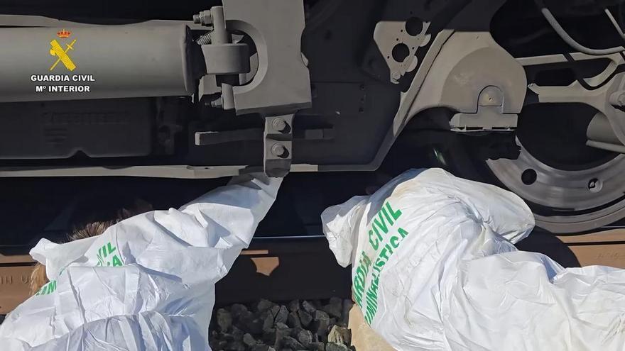 La Guardia Civil continúa trabajando en la búsqueda de restos y evidencias para la identificación de todas las víctimas y la investigación del accidente ferroviario en Adamuz