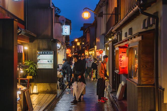 Calle del distrito de Pontocho, Kioto.