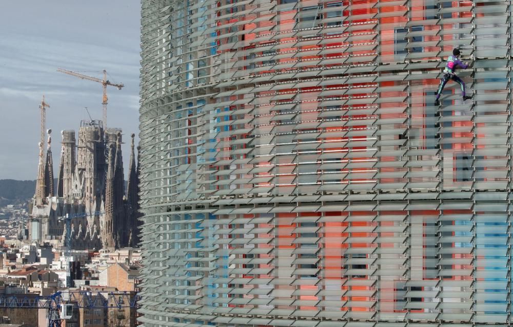 L'Spiderman francès escala la Torre Glòries