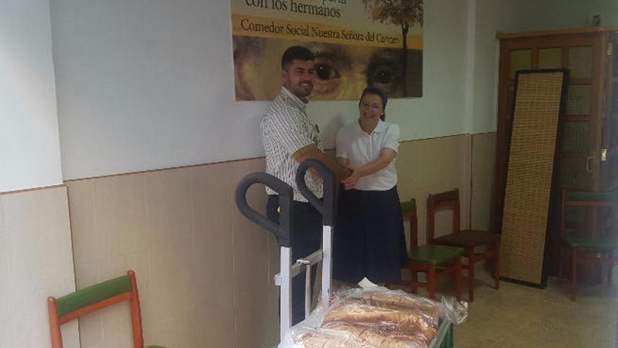 Mercadona dona alimentos a diario al comedor social del Carmen