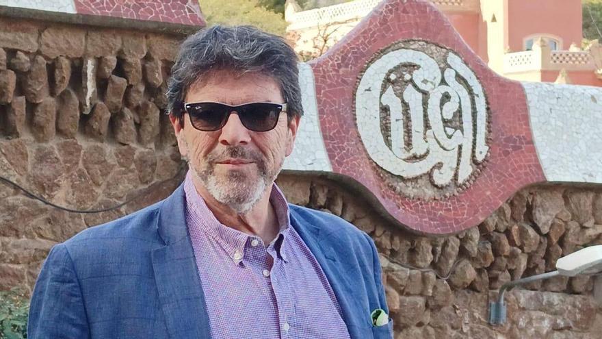 Joan Pagès té 64 anys i viu a Osca on té una empresa de publicitat