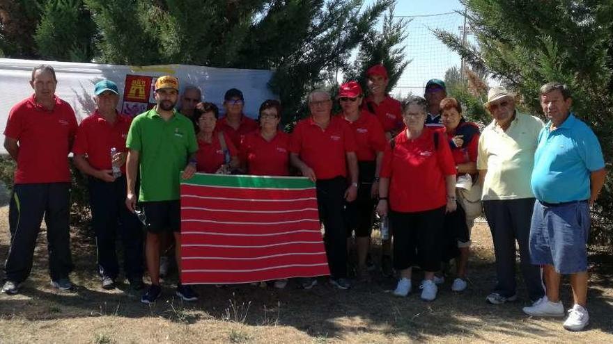 Foto de familia de la expedición zamorana, en Valladolid.