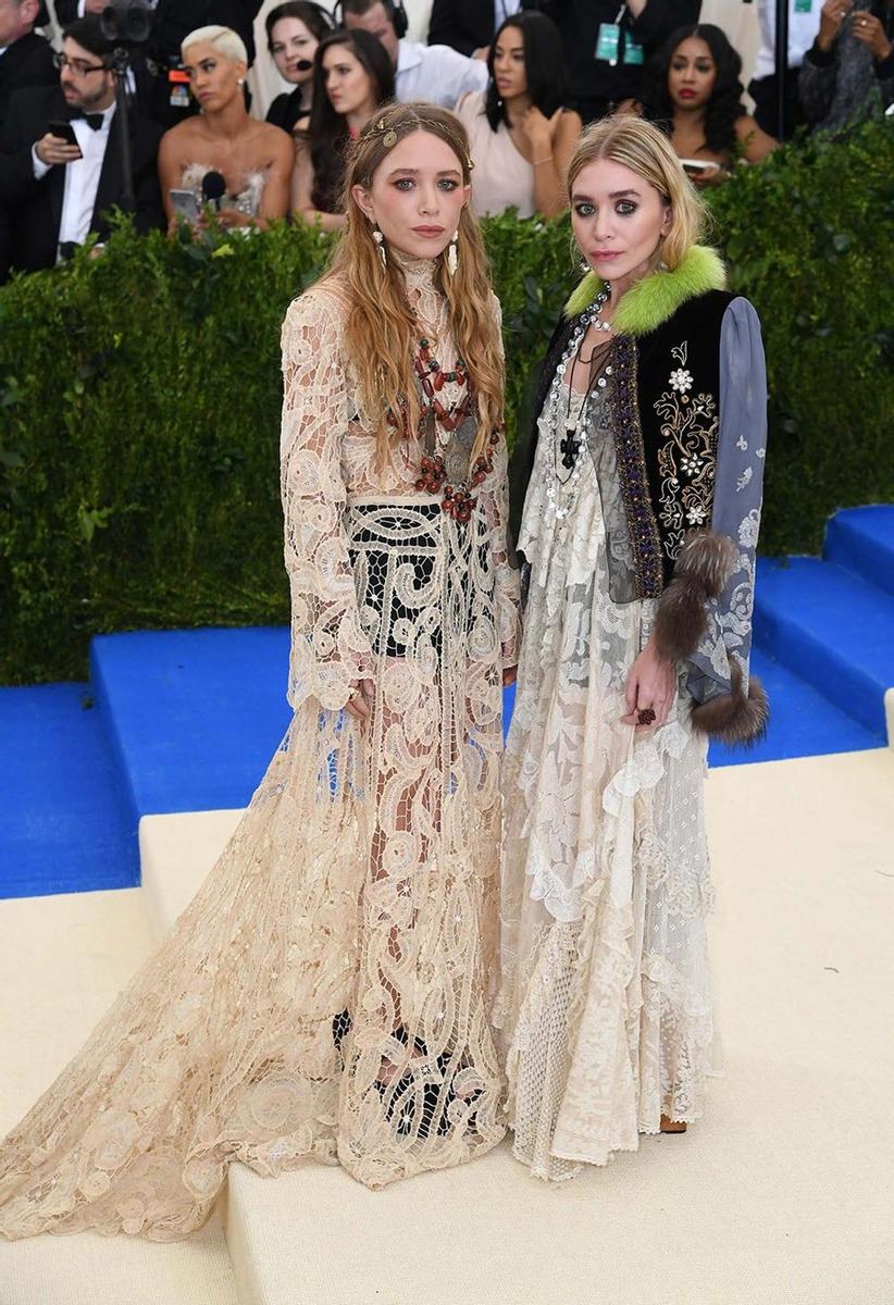 Las hermanas Olsen con su rollo hippie de siempre en la Gala Met 2017