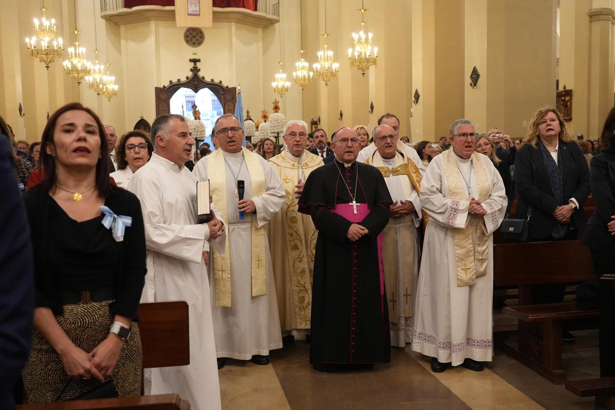 Galería: Trasladan a la Virgen del Lledó en un solemne recorrido hasta la plaza Mayor