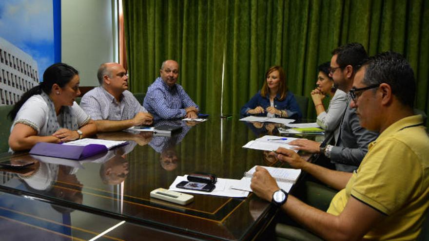 CC celebró ayer su primer Consejo de Gobierno, que se mantiene en minoría y a la espera de la primera sesión plenaria.