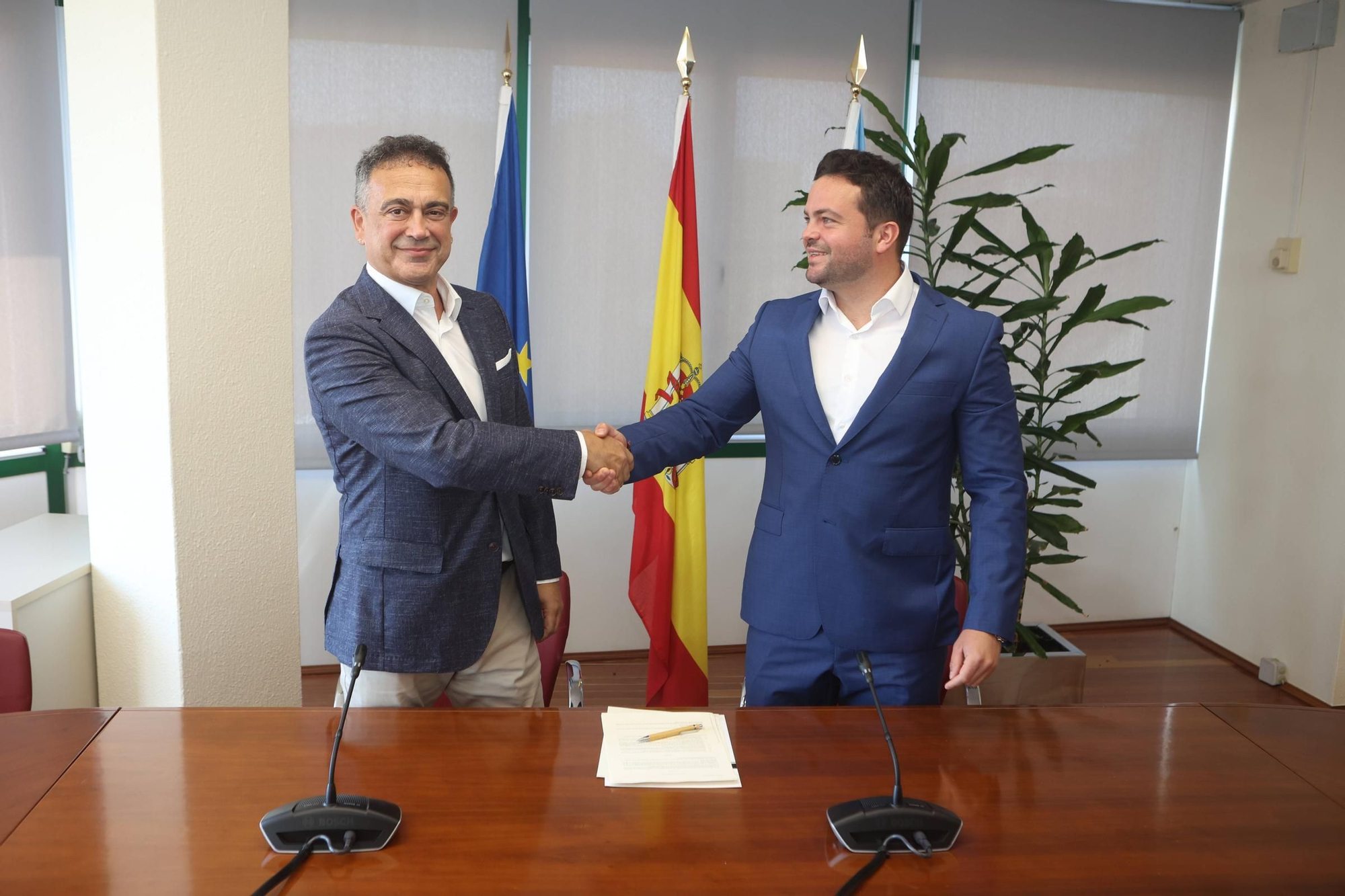 Firma del convenio para la central hidroeléctrica en el lago de As Encrobas