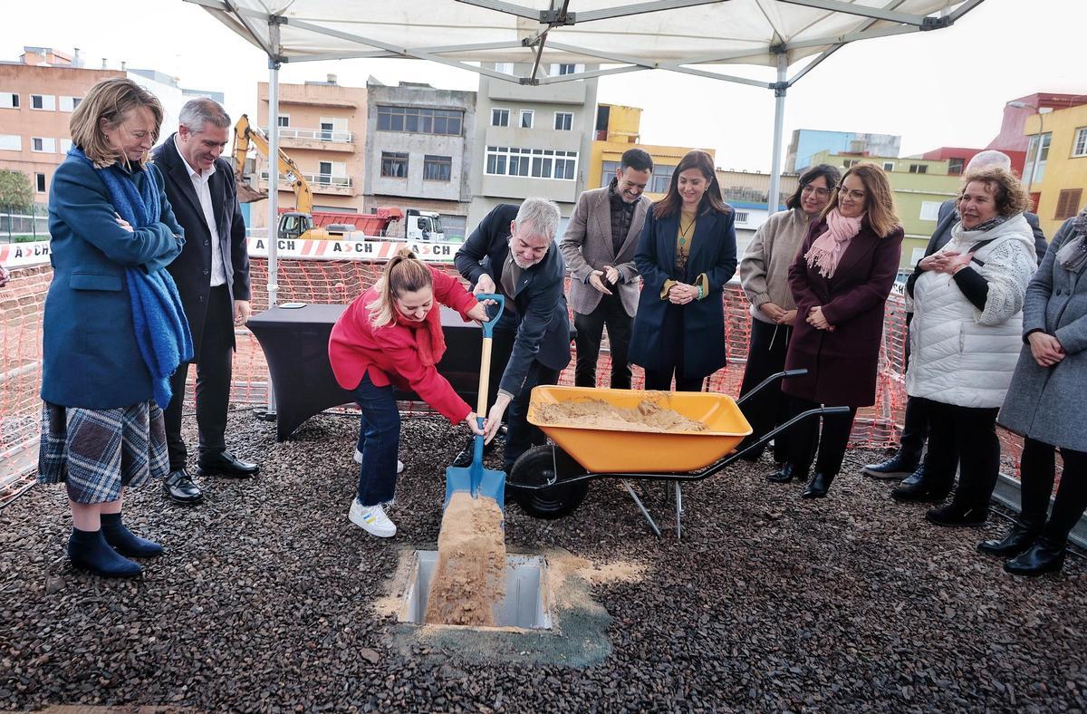 Colocación de la primera piedra del nuevo complejo residencial de Apanate