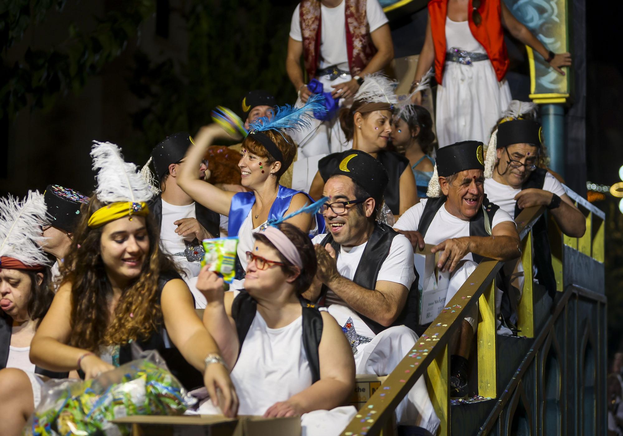 Desfile de carrozas de las fiestas de Sant Joan