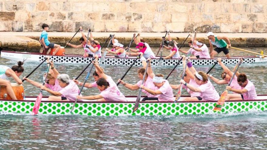 La asociación practica la modalidad de ‘dragon boat’ en aguas del Puerto con la colaboración del Club Náutico de Santa Lucía.