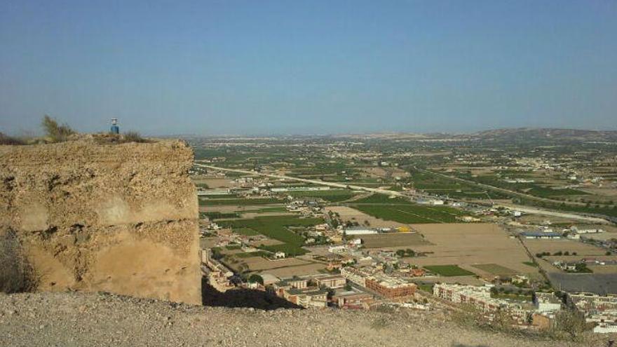 Roban las luminarias del Castillo la noche de la Reconquista