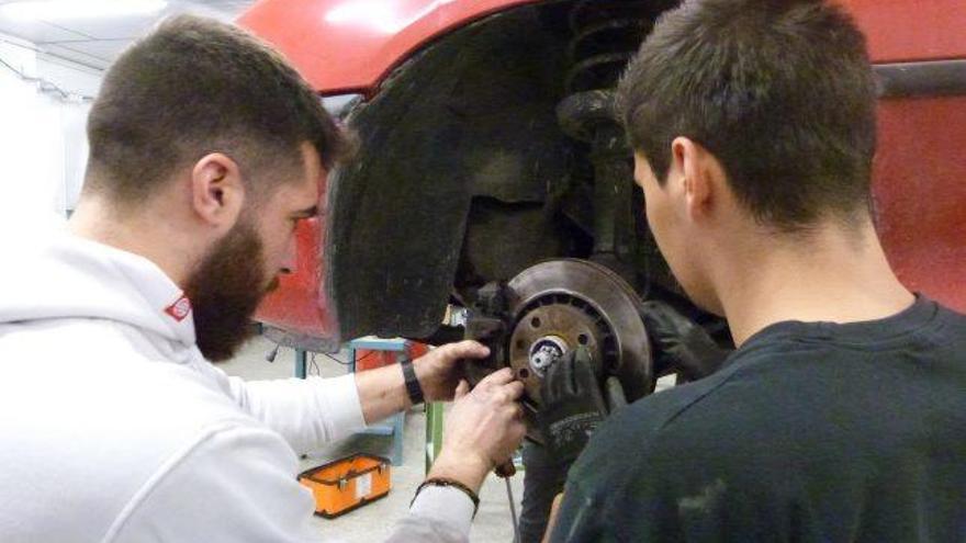 De la primera promoció de graduats, una vintena ja treballa a la mina