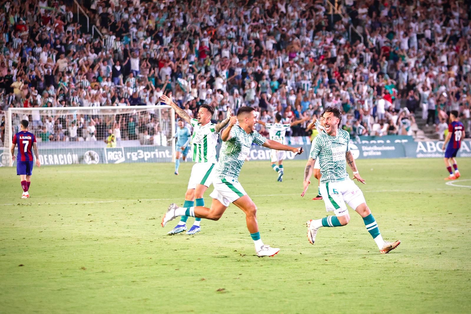 El Córdoba CF vuelve a Segunda / Las mejores imágenes de una noche para la historia