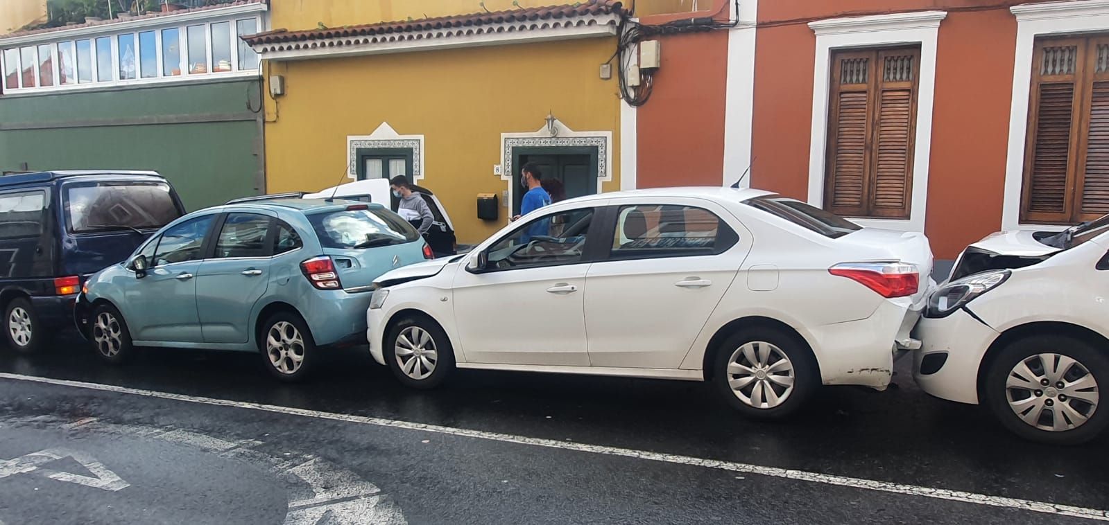 Cuatro vehículos implicados en un accidente en Monte Lentiscal