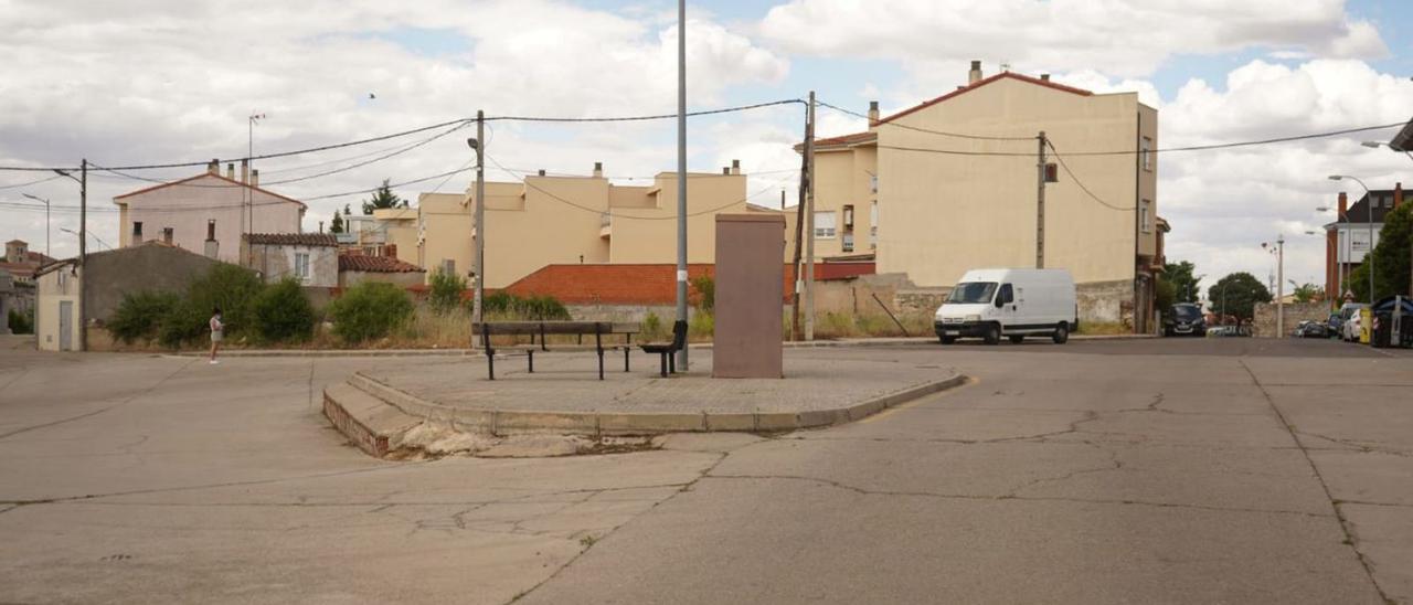 La plaza Bermillo, en el barrio de San Frontis, donde los vecinos se han cruzado con ratas. | Jose Luis Fernández