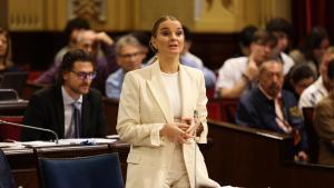 Archivo - La presidenta del Govern balear, Marga Prohens, interviene durante un pleno en el Parlament balear.
