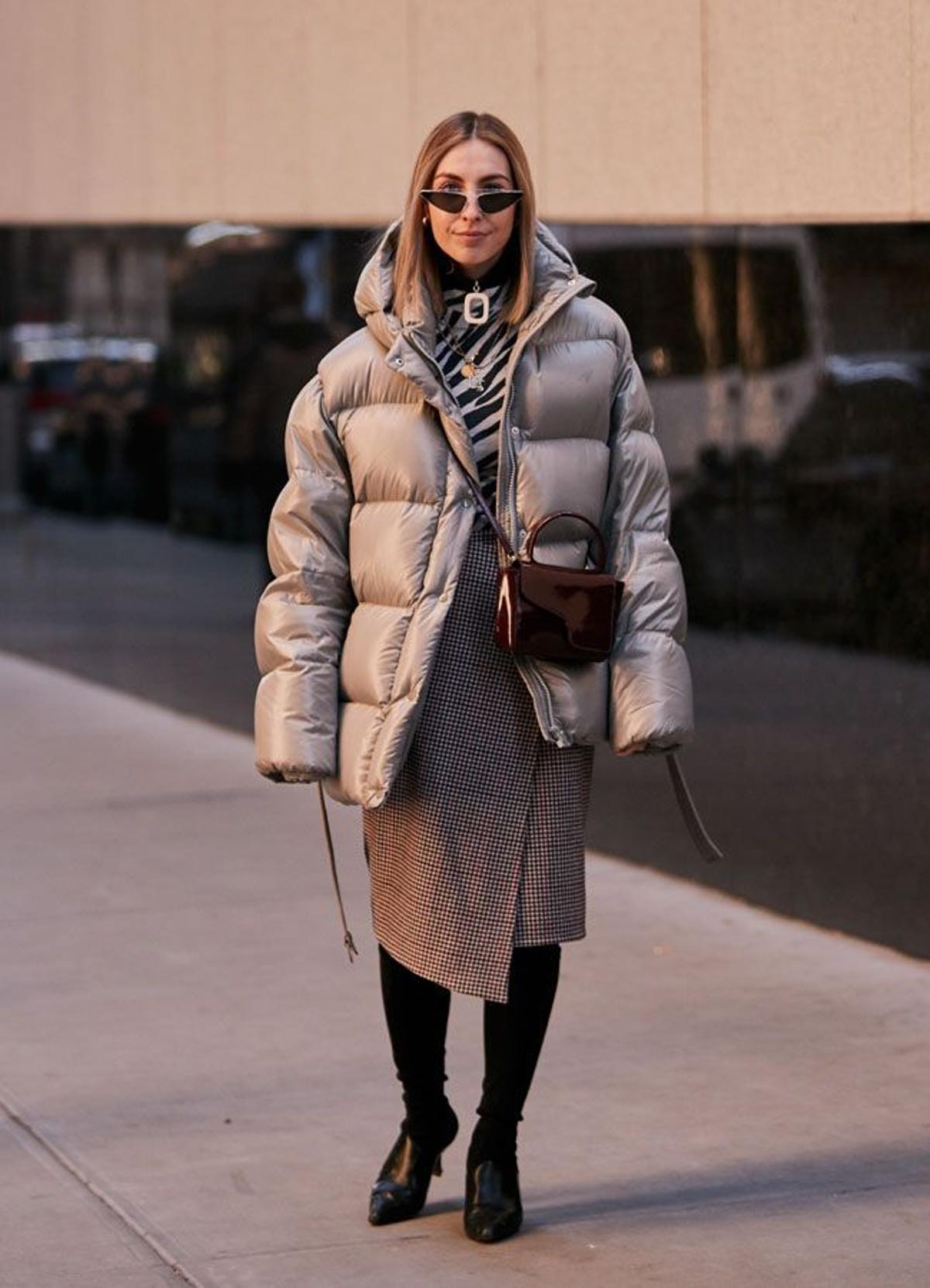 Street Style Nueva York, plumas largo color visón