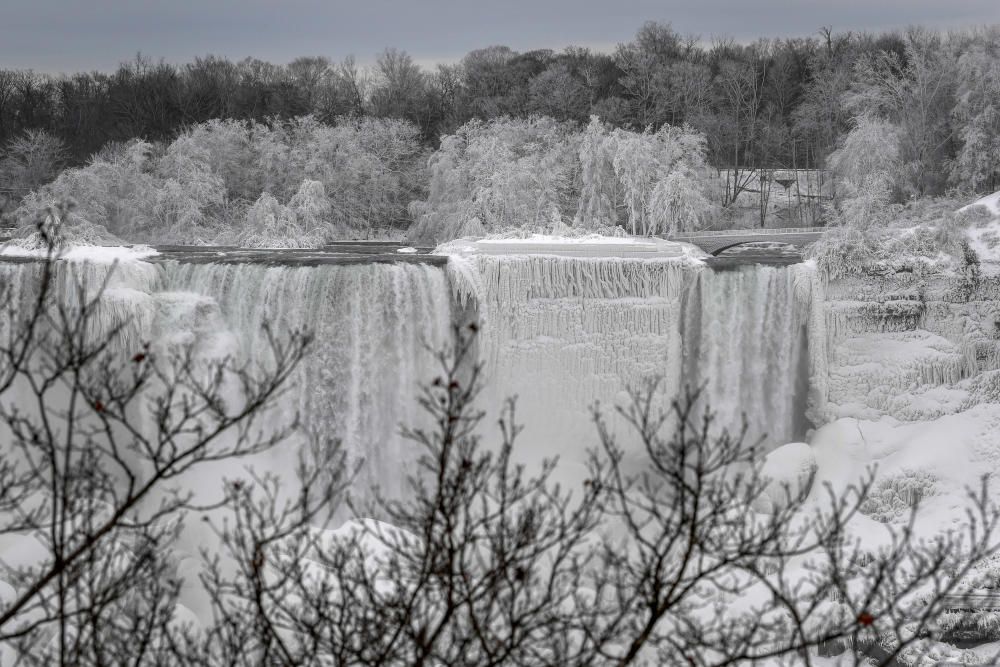 L'hivern glaça les cascades del Niàgara