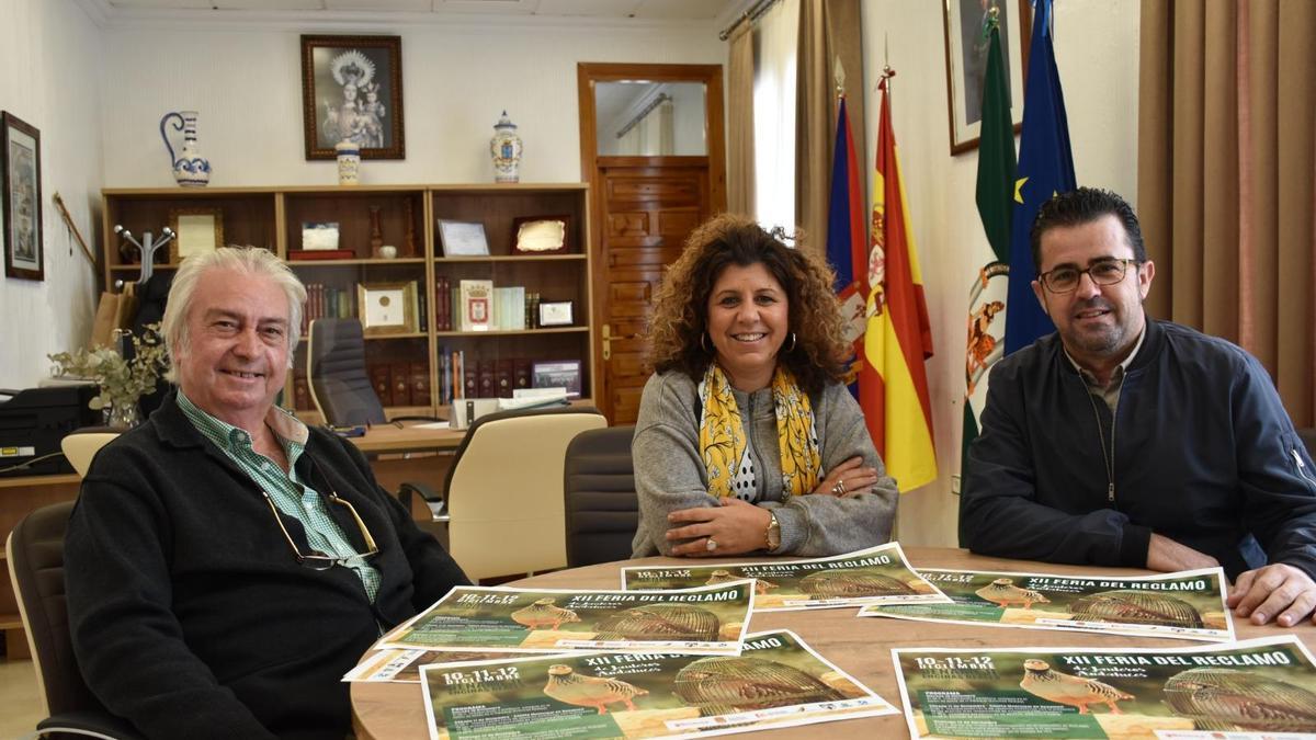 Los alcaldes de Benamejí y Encinas Reales con el presidente de Jauleros andaluces.