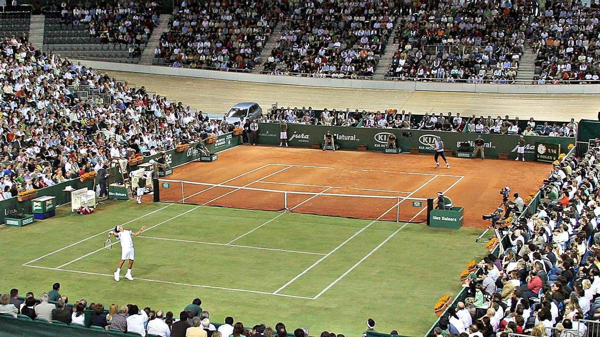 Auf sowas muss man erstmal kommen: Tennismatch zwischen Federer und Nadal 2007 in Palma.