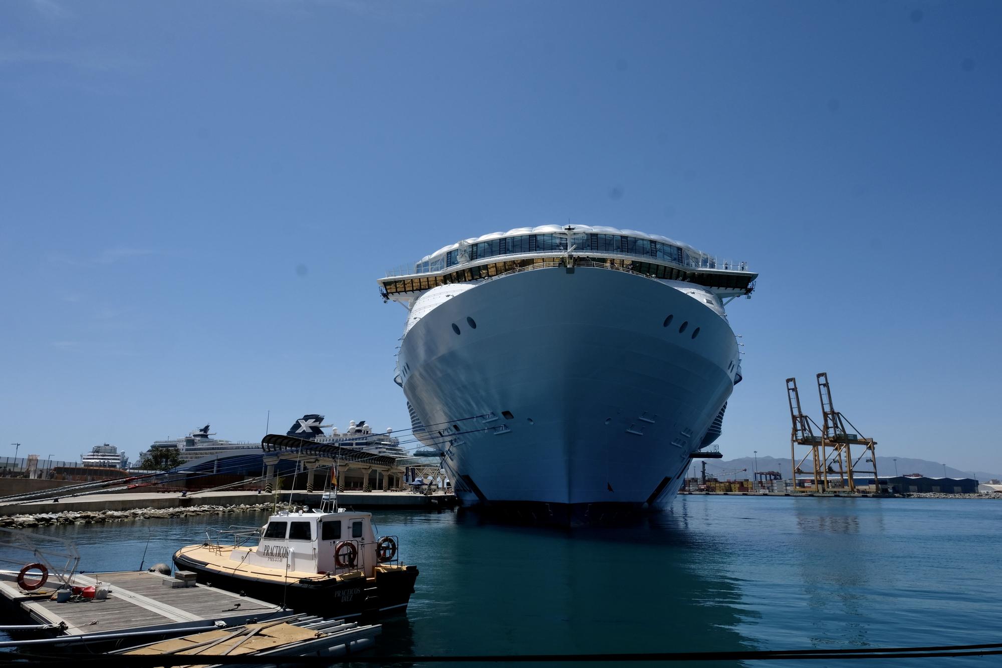 El 'Wonder of the seas', el crucero más grande del mundo, en el puerto de Málaga