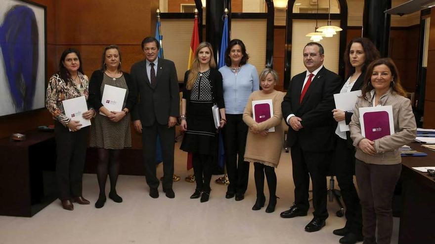 El encuentro de Javier Fernández e Isaac Pola con la junta de FEDA.