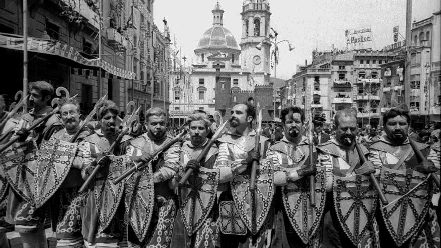 El Castillo de Santa Bárbara triunfa con la exposición de Moros y Cristianos de Alicante