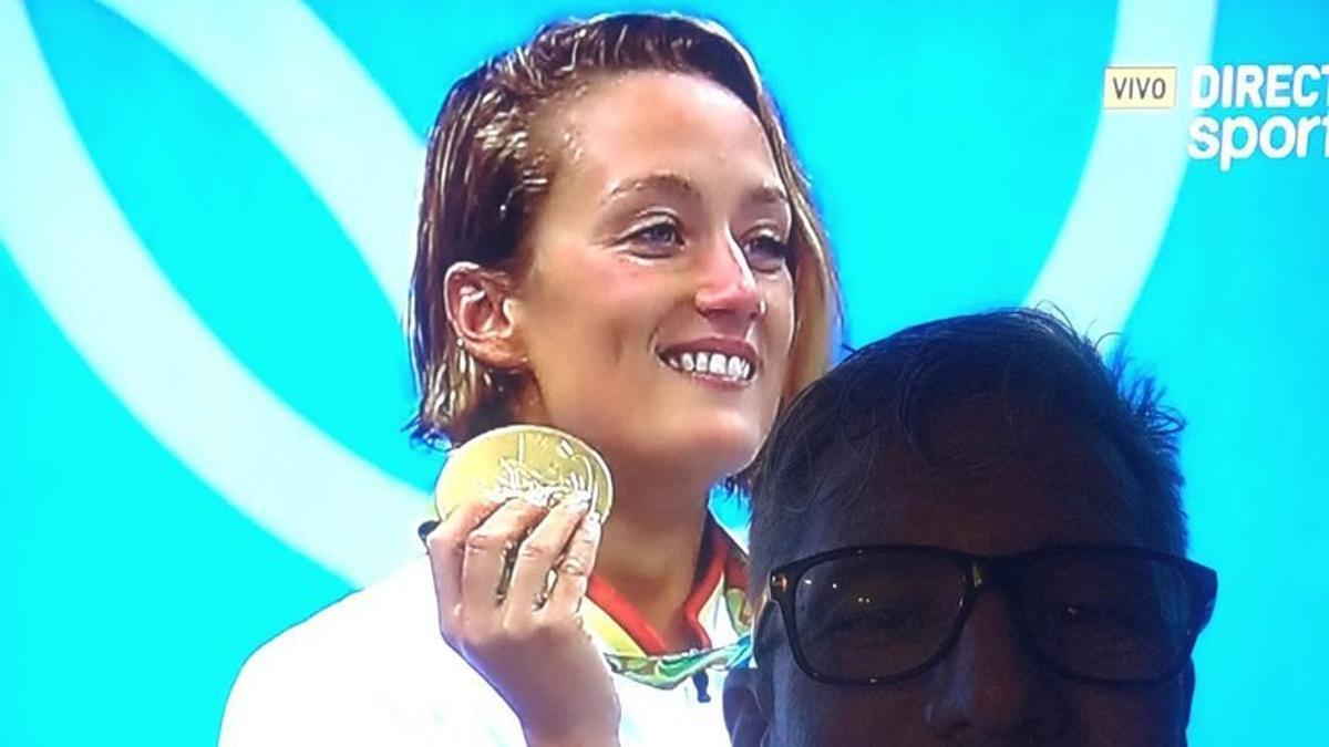 ricardo-celebrando-el-oro-de-mireia-belmonte