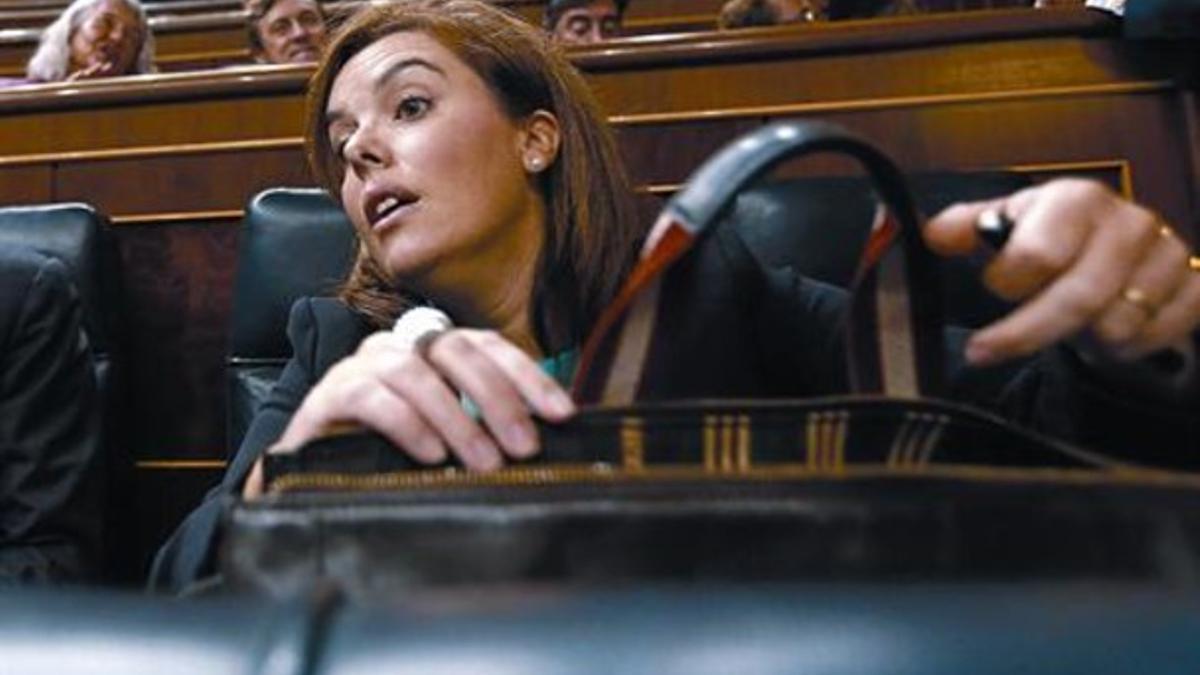 La vicepresidenta, Soraya Sáenz de Santamaría, durante el pleno del Congreso celebrado ayer.