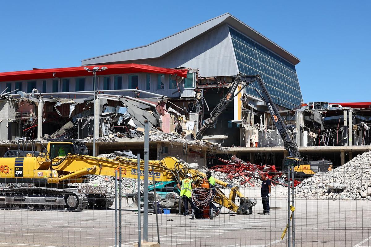 CENTRO COMERCIAL PLAZA IMPERIAL DERRIBO DEMOLICION