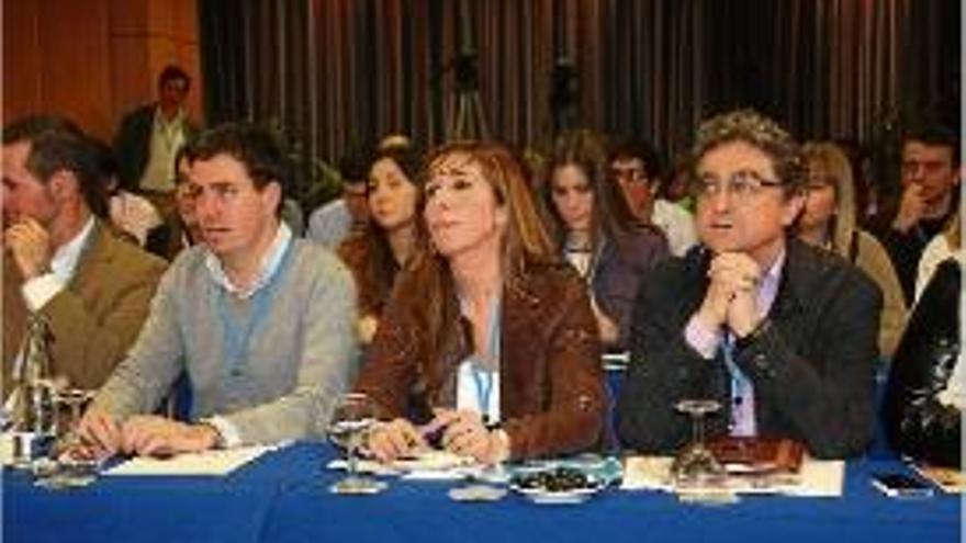 Alícia Sanchez-Camacho, ahir, amb Enric Millo a la seva esquerra.