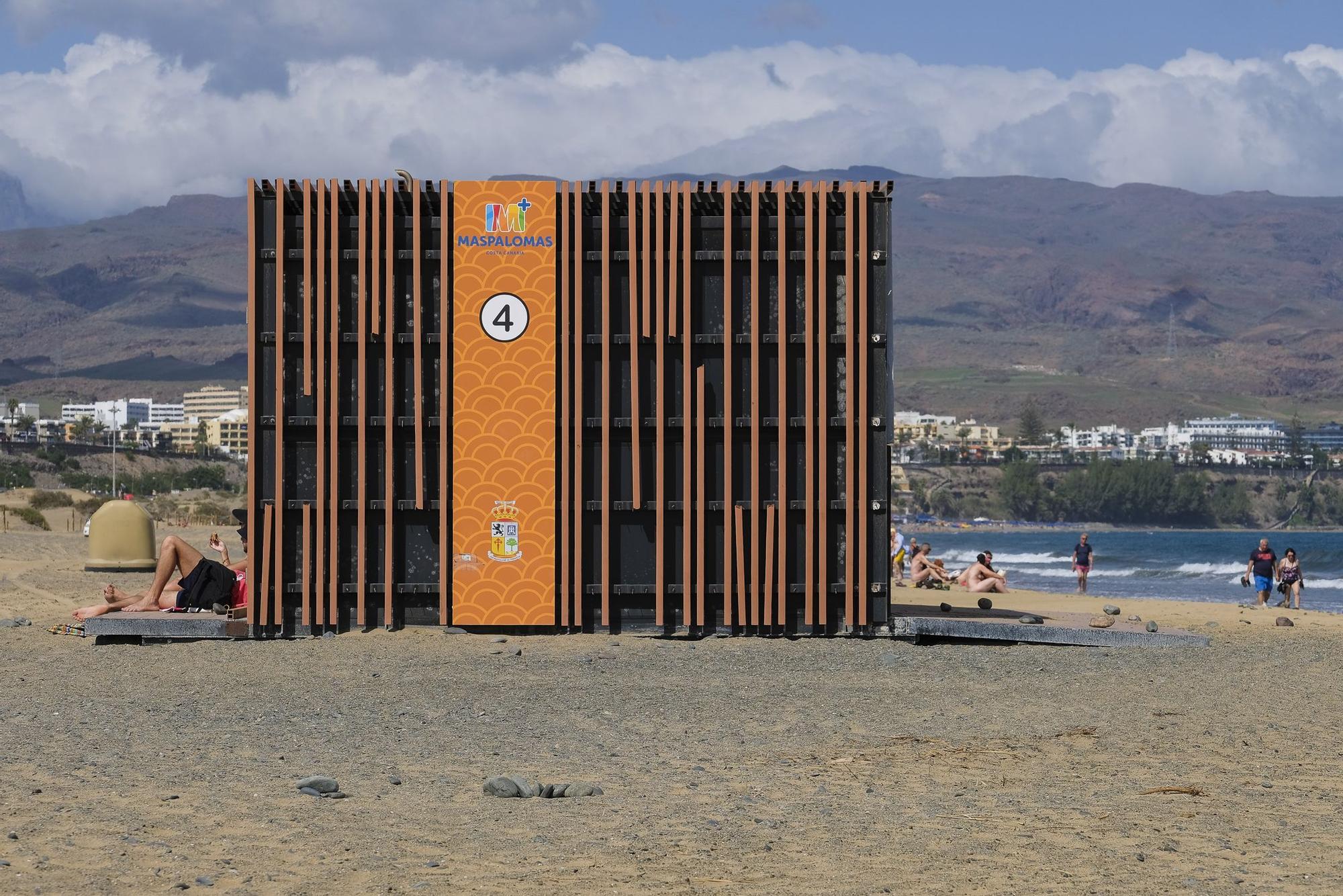 Destrozos en los kioscos de la Playa del Inglés