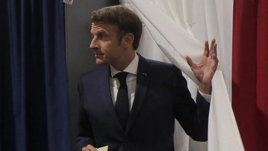Emmanuel Macron, al votar en las elecciones legislativas.