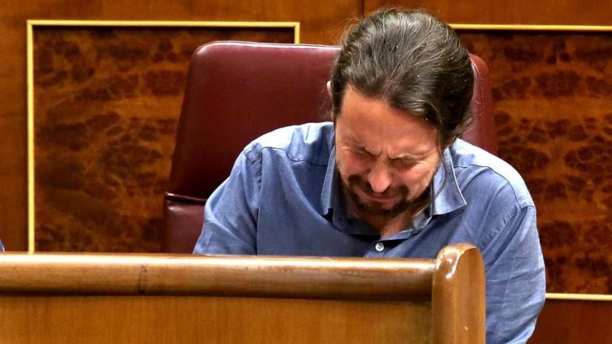 Pablo Iglesias llora en el hemiciclo al leer las torturas de &#039;Bily el Niño&#039;