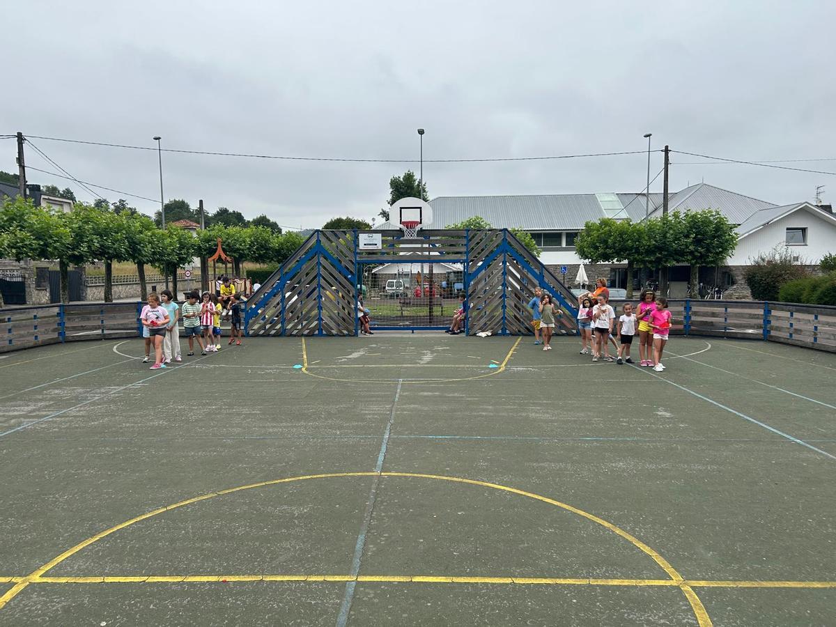 EN IMÁGENES: Niños participando en juegos en Lieres en las colonias urbanas de Siero