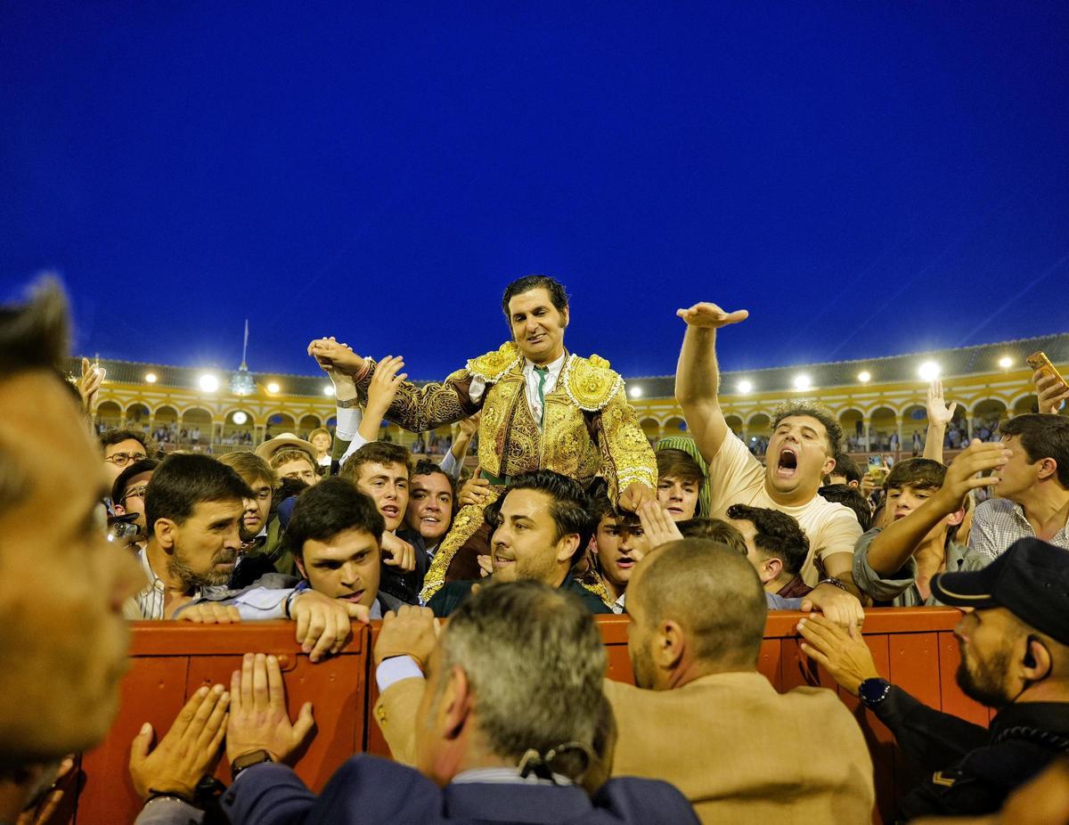 Morante intenta salir a hombros por la Puerta del Principe