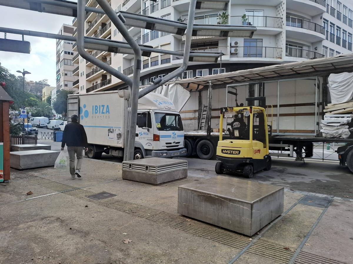 El reloj actual durante el desmontaje del mercado de Navidad en Ibiza.