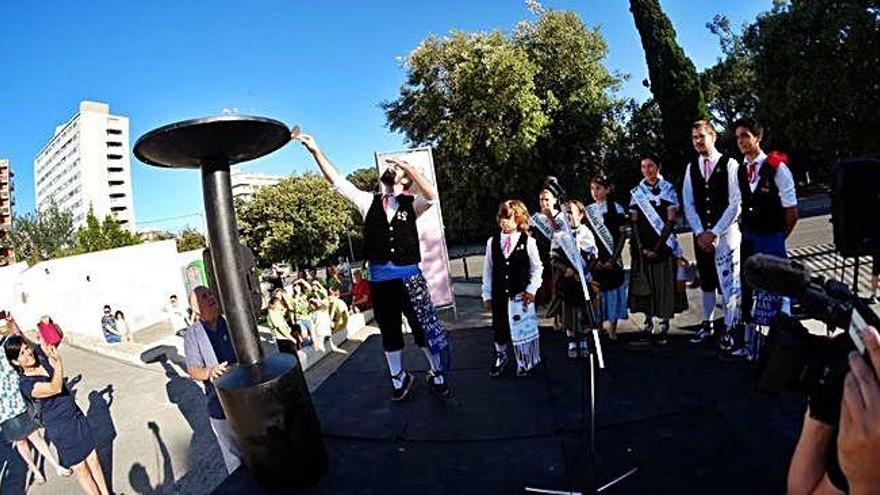 L&#039;encesa de la Flama a Figueres és un dels actes tradicionals de la revetlla de Sant Joan.