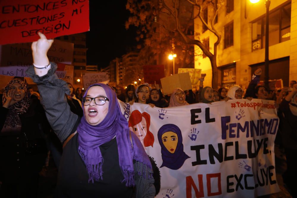 Masiva manifestación en el Día de la Mujer en València