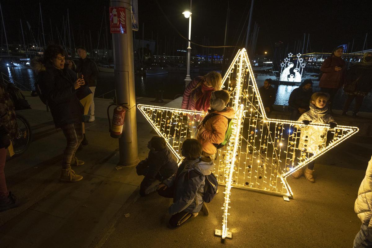 El Port de Barcelona enciende las luces navidad en la Fira de Nadal