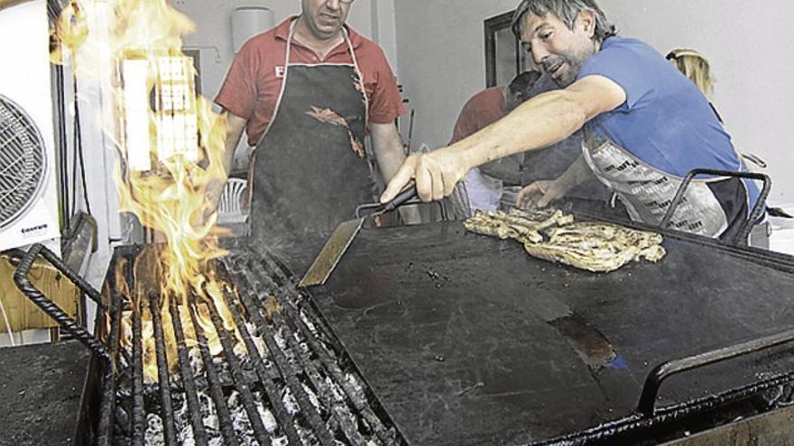 Juegos infantiles, música y sorteos copan las fiestas de los barrios cacereños